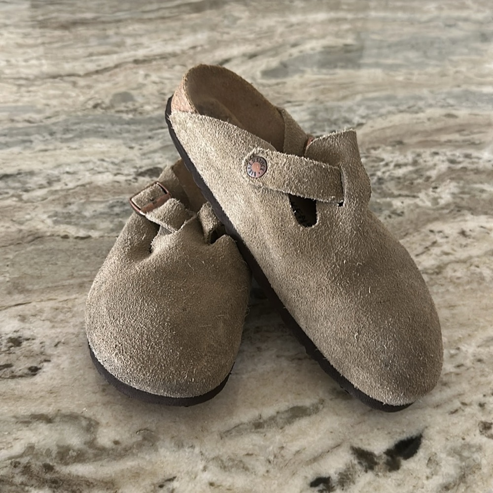 Birkenstock Boston’s - Tan Suede Clogs